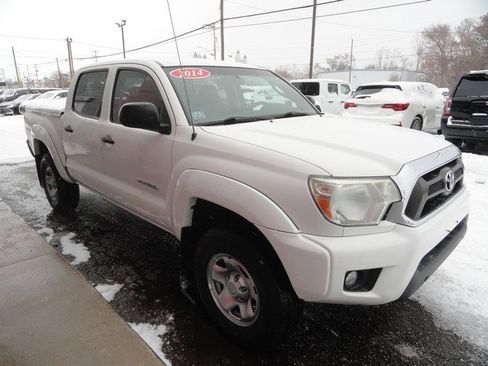 Used 2014 Toyota Tacoma 4x4 Double Cab w/ SR5 Package image 4