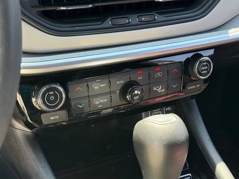 Used 2025 Jeep Compass Limited AWD/4WD image 8