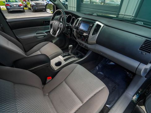 Used 2014 Toyota Tacoma 4x4 Double Cab w/ SR5 Package image 23
