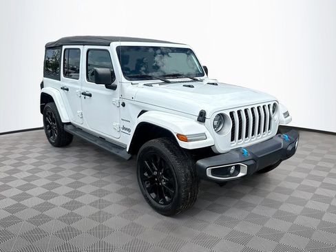 Used 2023 Jeep Wrangler Unlimited Sahara w/ Cold Weather Group AWD/4WD image 4