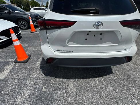 Used 2023 Toyota Highlander LE FWD image 18