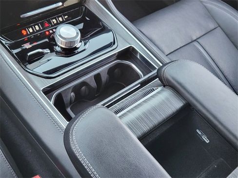 Used 2024 Jeep Wagoneer L Series II w/ Flexible Seating Group image 19