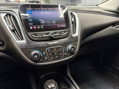 Used 2020 Chevrolet Malibu LT FWD image 25