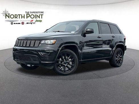 Used 2022 Jeep Grand Cherokee Laredo X image 1