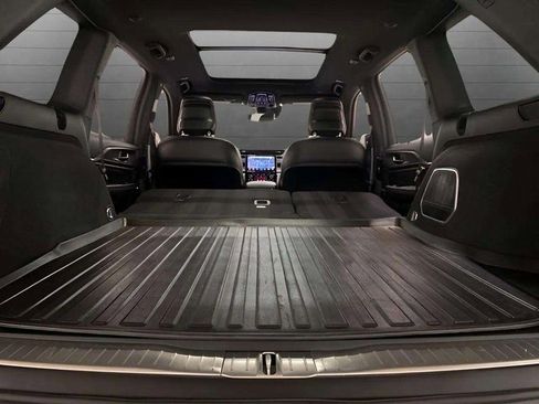 Used 2023 Jeep Grand Cherokee Overland w/ Luxury Tech Group IV image 89