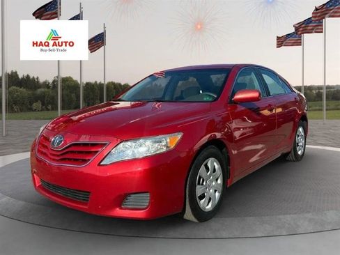 Used 2011 Toyota Camry LE image 2