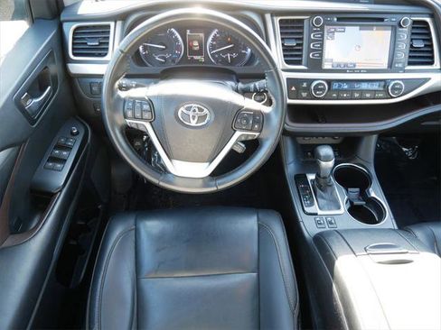 Certified 2019 Toyota Highlander XLE image 13