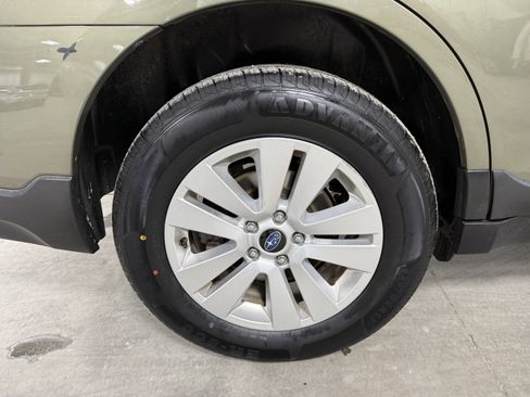 Used 2017 Subaru Outback 2.5i Premium image 11