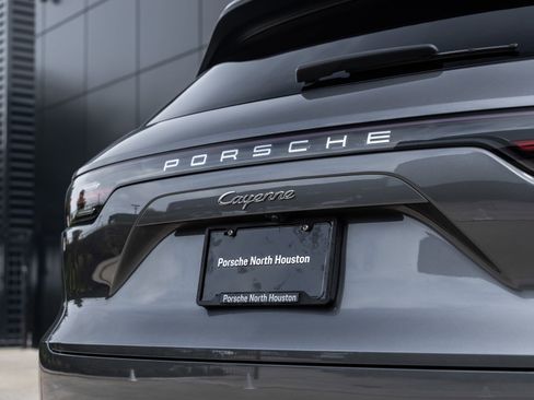 Used 2022 Porsche Cayenne AWD/4WD image 15