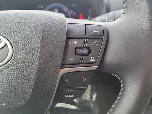Used 2025 Toyota Camry SE FWD image 27