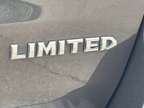 Used 2018 Jeep Grand Cherokee Limited AWD/4WD image 17
