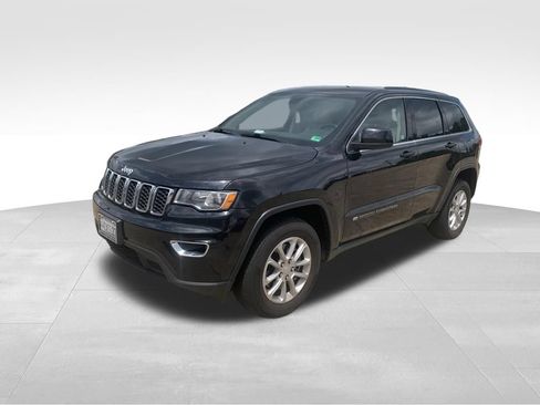 Used 2022 Jeep Grand Cherokee Laredo E w/ Security & Convenience Group AWD/4WD image 2