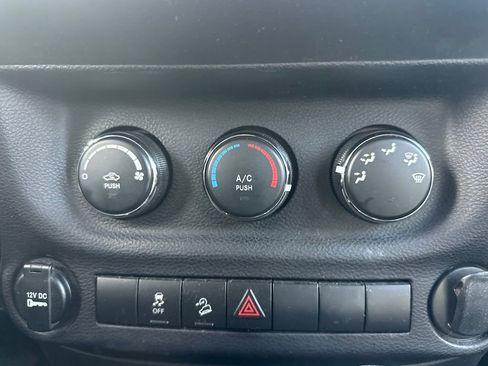 Used 2015 Jeep Wrangler Unlimited Sport w/ Connectivity Group image 17