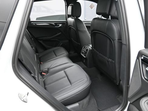 Certified 2026 Porsche Macan AWD/4WD image 28