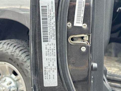 Used 2018 RAM 2500 Tradesman w/ Chrome Appearance Group image 2