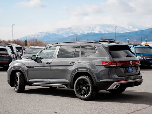 New 2026 Volkswagen Atlas Peak Edition image 4