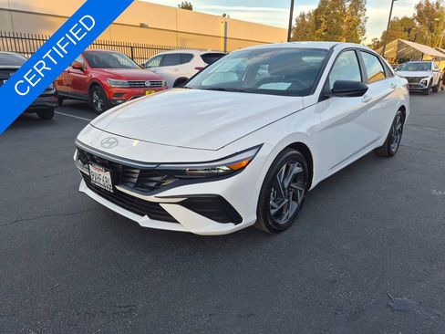 Used 2025 Hyundai Elantra SEL image 3