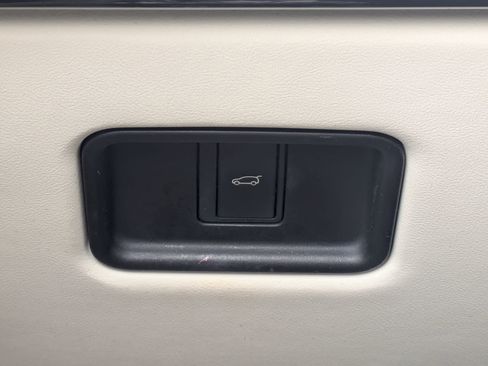 Used 2023 Land Rover Range Rover SE image 19