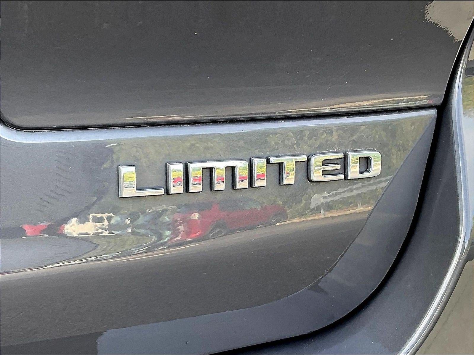 Used 2024 Jeep Grand Cherokee L Limited AWD/4WD image 23