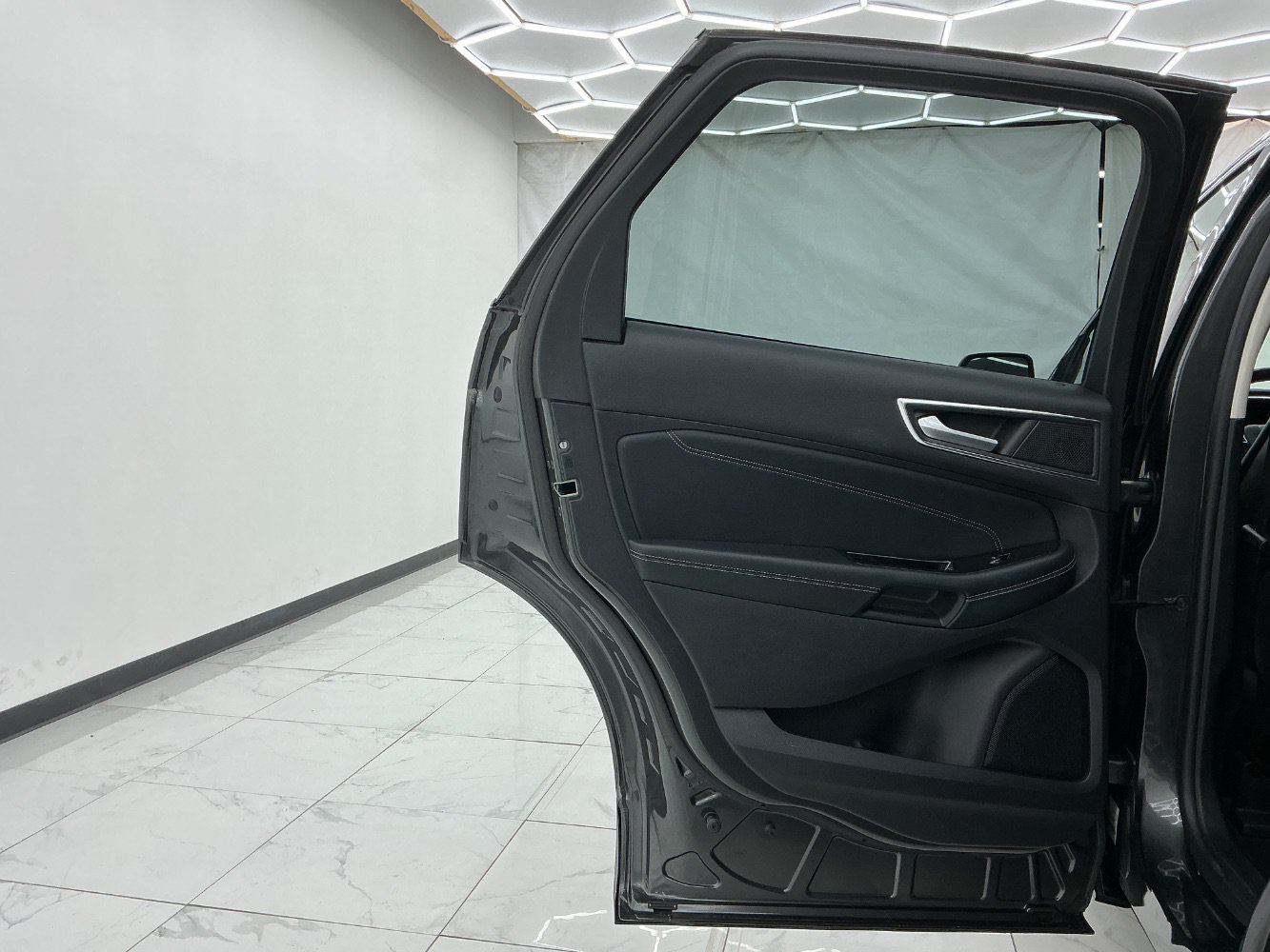 Used 2020 Ford Edge Titanium FWD image 24