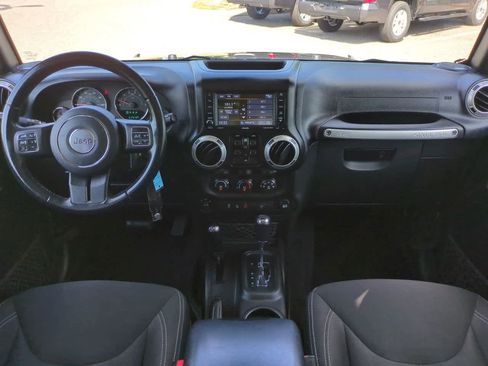 Used 2018 Jeep Wrangler Unlimited Sahara w/ Connectivity Group AWD/4WD image 14