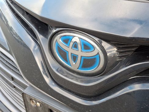 Used 2020 Toyota Camry XLE image 8