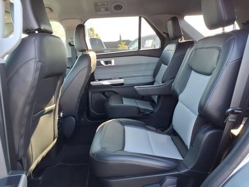 Used 2024 Ford Explorer XLT w/ Equipment Group 202A AWD/4WD image 9