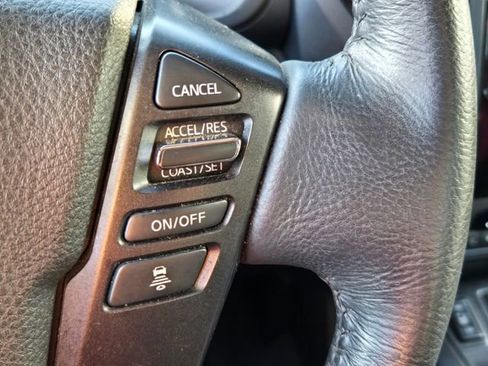 Used 2024 Nissan Titan SV w/ SV Convenience Package image 26