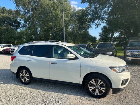 Used 2017 Nissan Pathfinder SV w/ SV Cold Weather Package AWD/4WD image 4