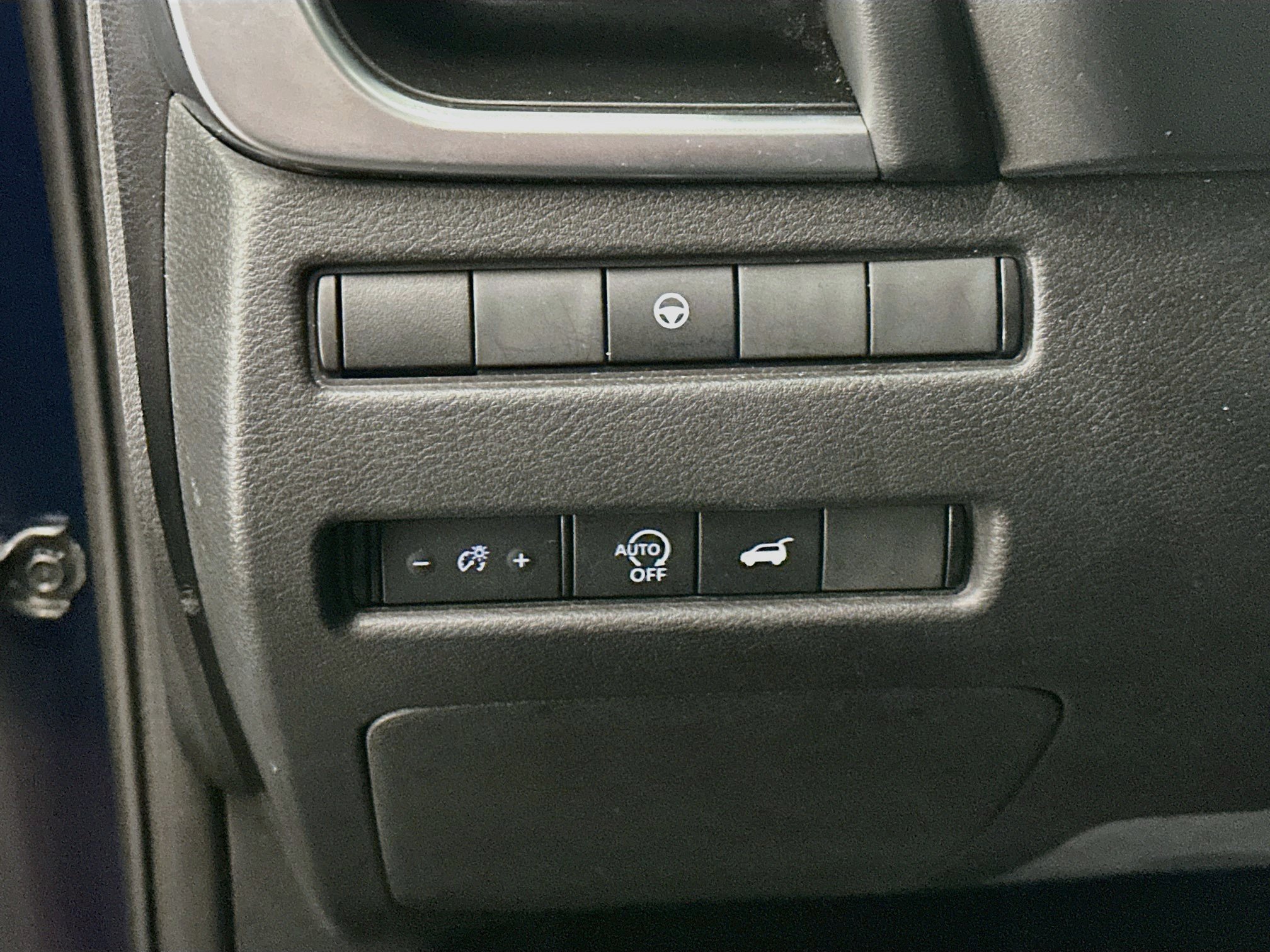 Used 2025 Nissan Rogue SV AWD/4WD image 17