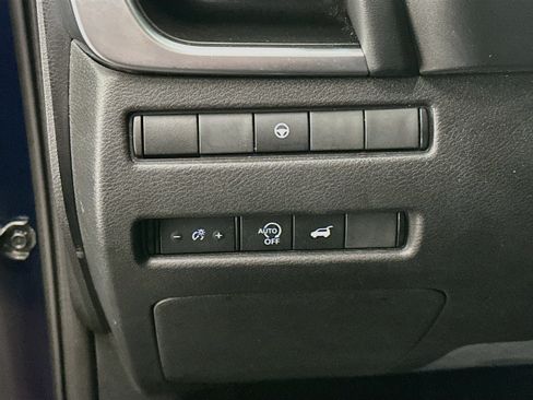 Used 2025 Nissan Rogue SV AWD/4WD image 17
