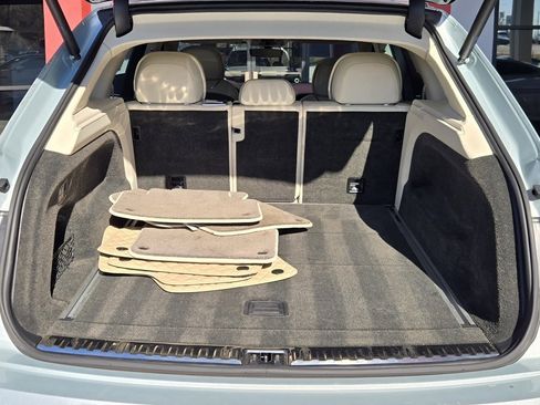 Used 2019 Bentley Bentayga image 16