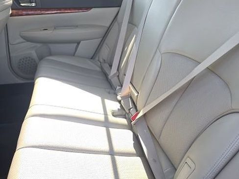 Used 2010 Subaru Outback 3.6R Limited image 8