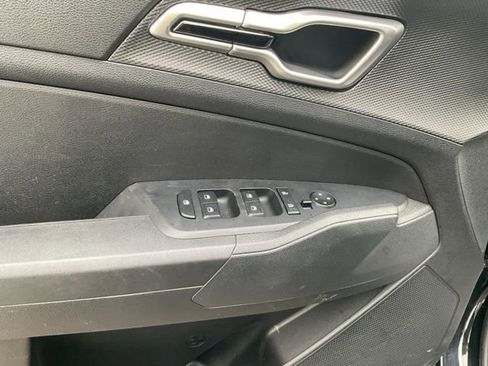 Used 2025 Kia Sportage LX FWD image 19