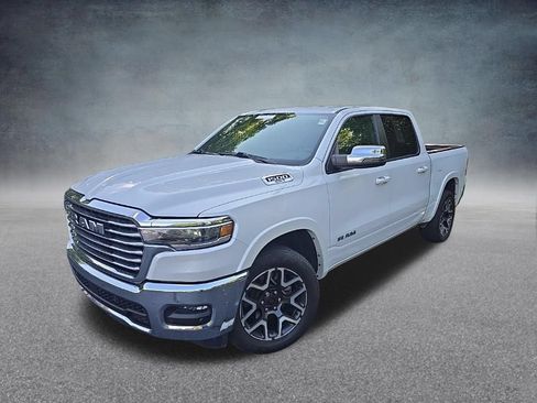 Used 2025 RAM 1500 Laramie AWD/4WD image 4