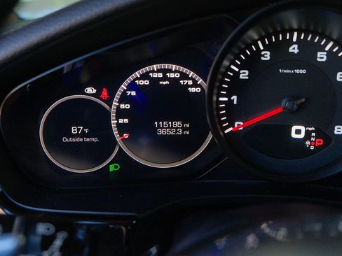 Used 2017 Porsche Panamera image 52