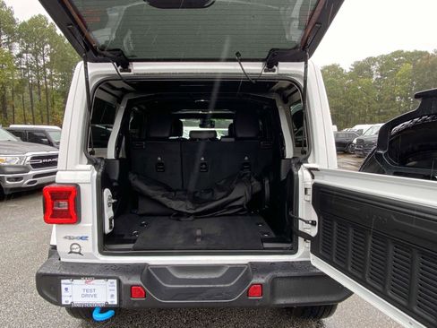 Used 2023 Jeep Wrangler Sahara w/ Cold Weather Group image 38