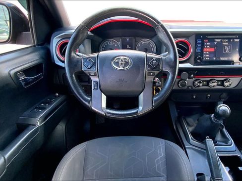 Used 2016 Toyota Tacoma SR AWD/4WD image 14