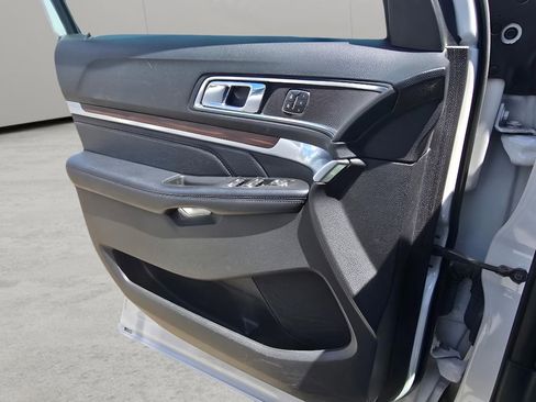 Used 2017 Ford Explorer Limited w/ Equipment Group 301A AWD/4WD image 15
