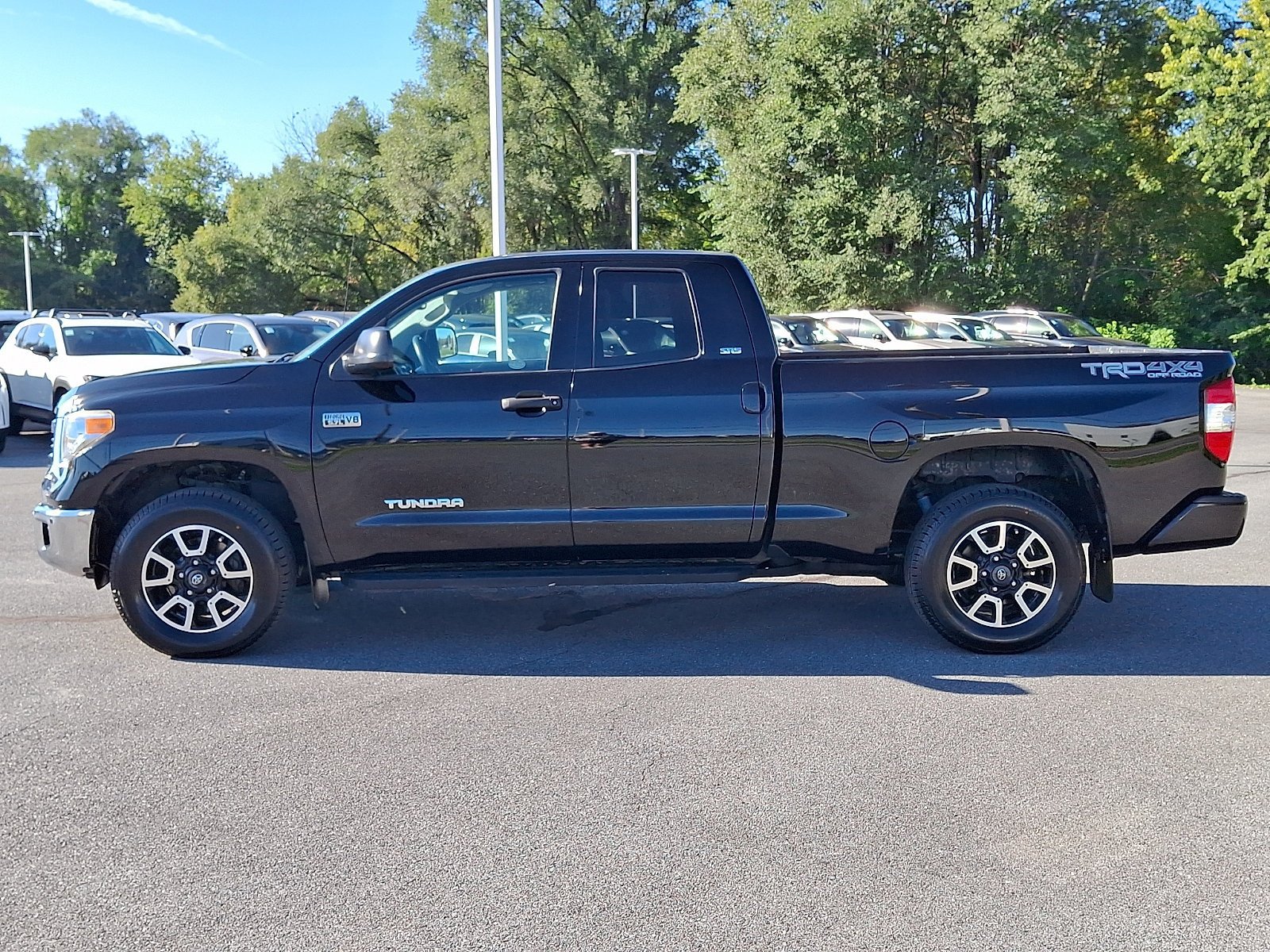 Used 2017 Toyota Tundra SR5 w/ TRD Off Road Package AWD/4WD image 4