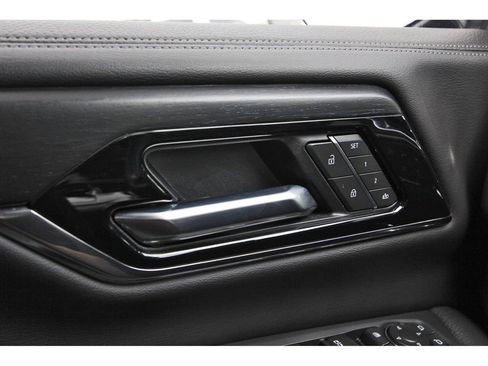 Used 2025 GMC Yukon Denali AWD/4WD image 22