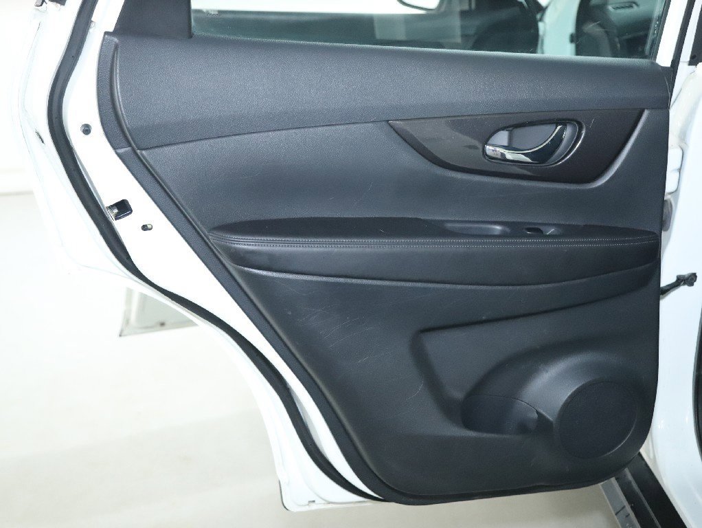 Used 2018 Nissan Rogue S AWD/4WD image 14