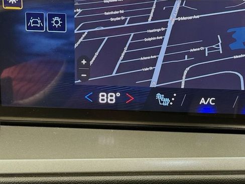 Used 2026 Chevrolet Traverse LT w/ Driver Confidence Package image 22