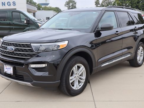 Used 2023 Ford Explorer XLT w/ Equipment Group 202A image 2