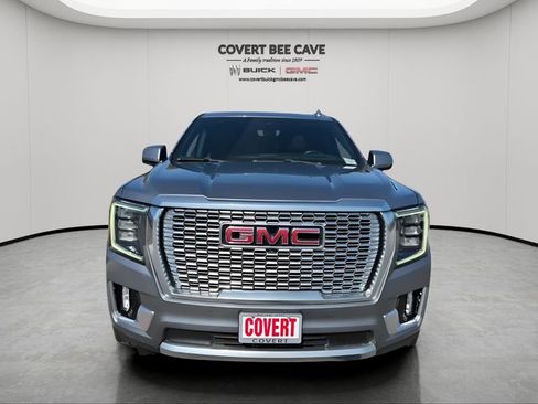Used 2022 GMC Yukon XL Denali w/ Denali Premium Package image 2