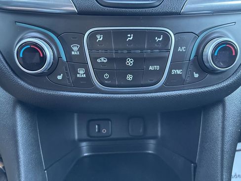 Used 2018 Chevrolet Equinox LT AWD/4WD image 14