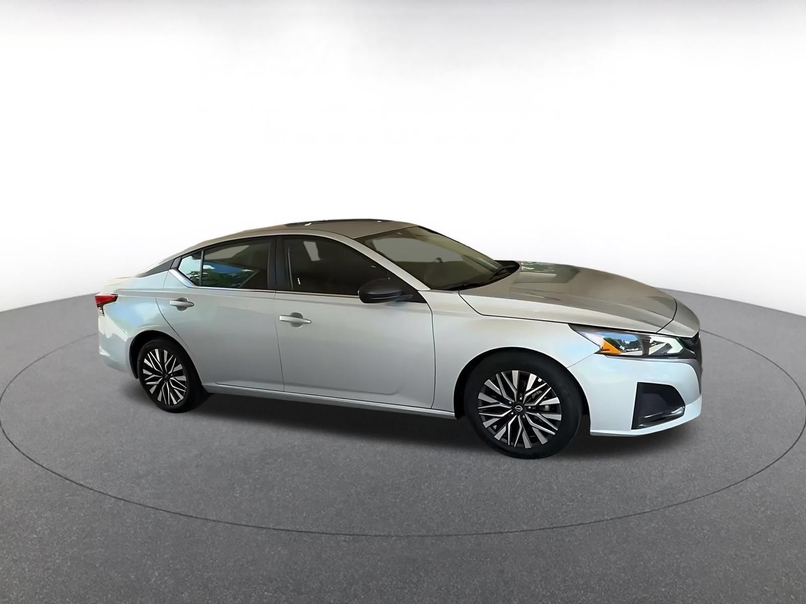 Used 2026 Nissan Altima 2.5 SV FWD image 2