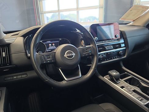 Used 2024 Nissan Pathfinder SV FWD image 18