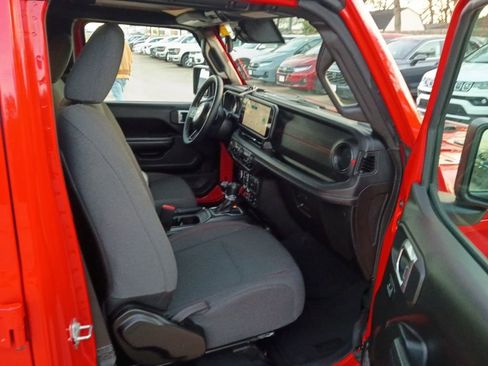 Used 2025 Jeep Wrangler Rubicon w/ Convenience Group image 8