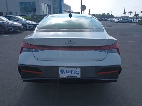 Certified 2024 Hyundai Elantra SEL w/ Convenience Package image 11